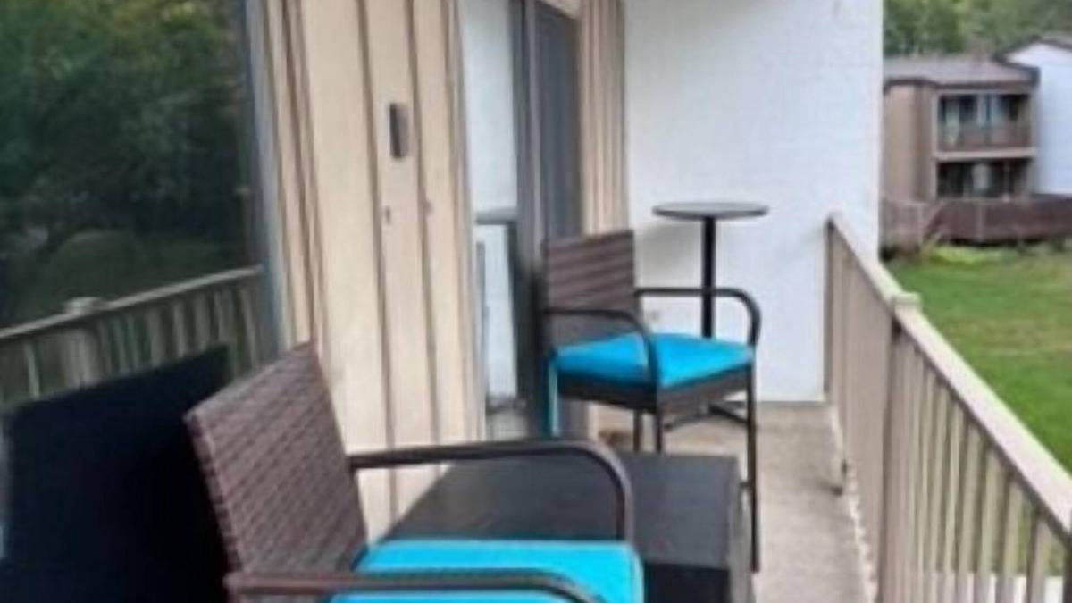 Clear Lake Condo | Harborage condo. It sleeps 6 comfortably . Harbor / Lake view. Newly renovated