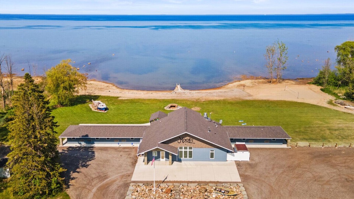 Harbor Beach House | HarborBeach Haven & Event Lodge! 300' of Lakefront