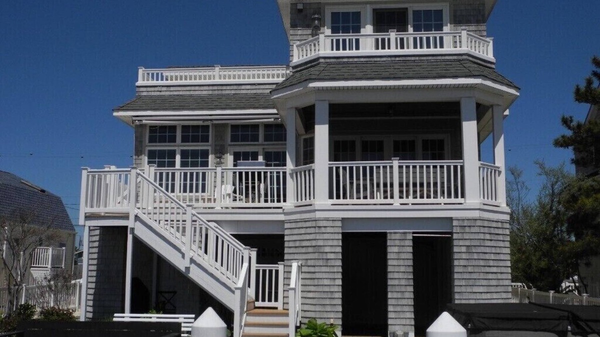 Harvey Cedars House | Harbormaster's Waterfront Hideaway