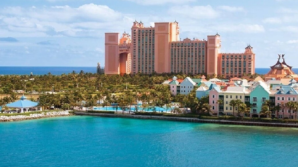 Paradise Island Villa | Harborside Atlantis, kitchen, waterpark access wristbands included for 4 guests