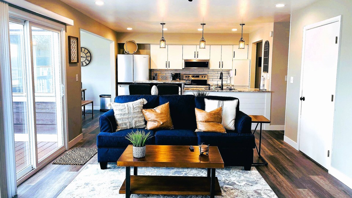 Huron Condo | Harborview 3-6-8 on Main