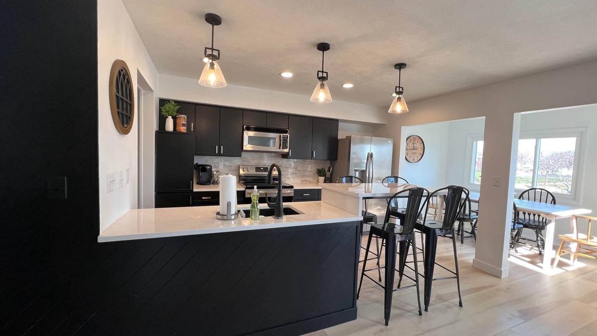 Huron Condo | Harborview 3-7-0 on Main
