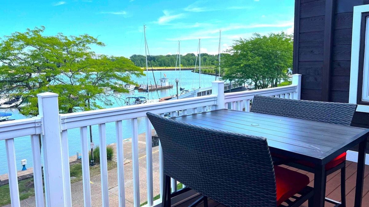 Huron Condo | Harborview 3-7-2 on Main