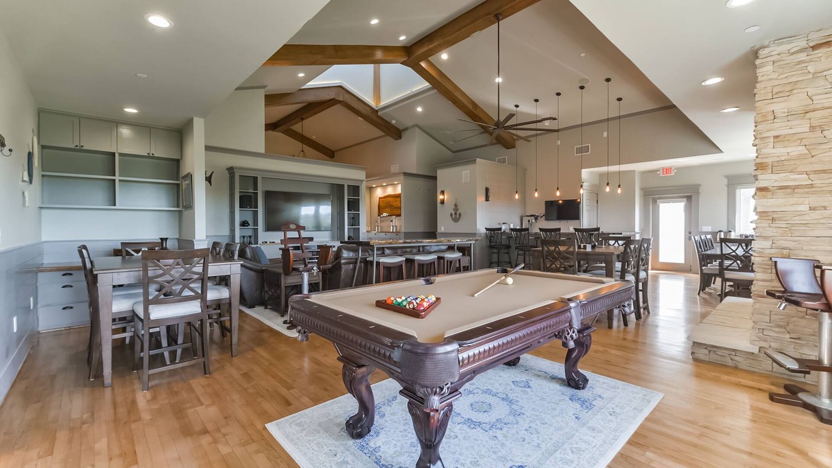 Hitchcock Bed & Breakfast | Harborwalk Lodge