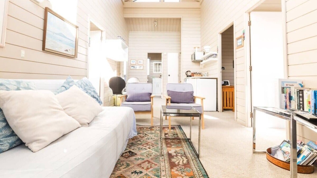 Pakuranga Apartment | Harbour and Coastal 3 Bedroom Home with Path Views