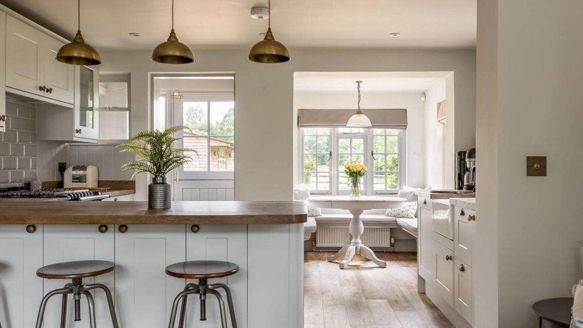 Sturminster Marshall House | Harbour Escapes | Charming Cottage with an acre in Dorset Countryside