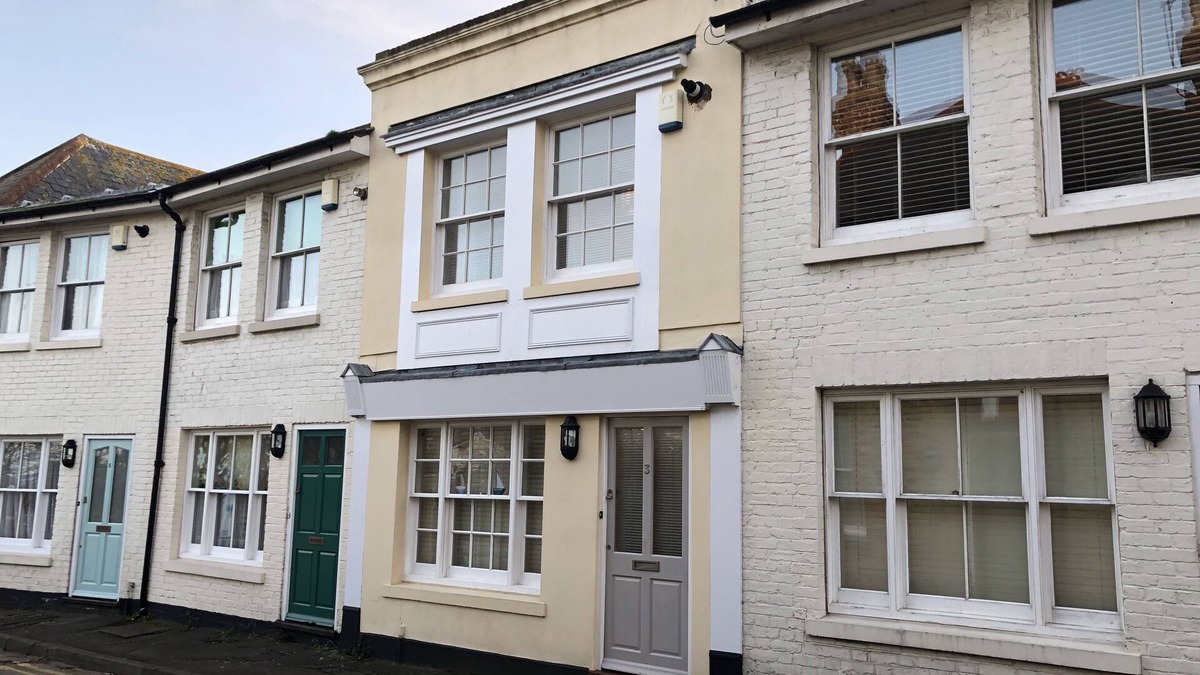 Whitstable Cottage | Harbour Mews: Central Whitstable, Free Parking, Fast WiFi