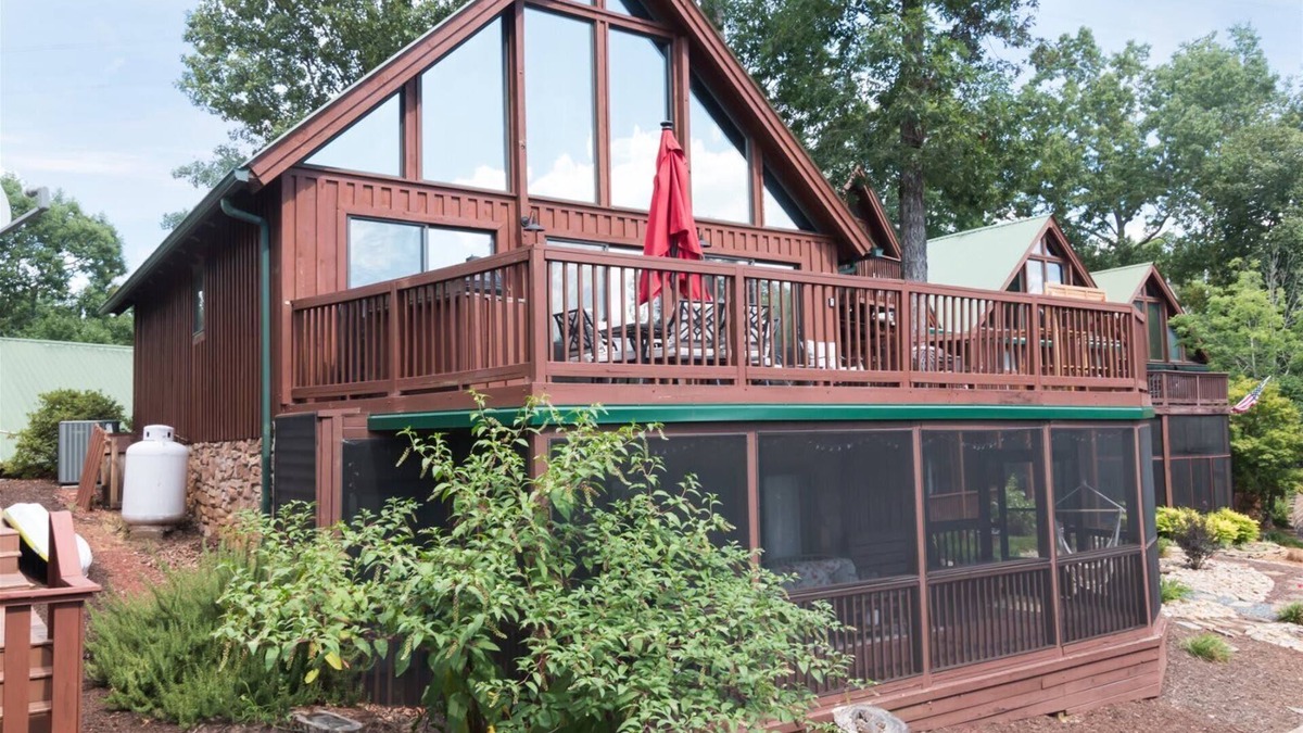 Six Mile Ski Chalet | Harbour Pointe Chalet with Boat Slip
