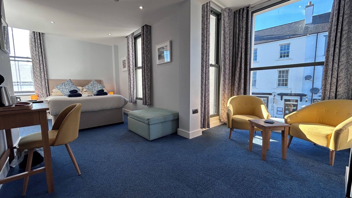 Saundersfoot Hotel | Harbour Stays - Ocean Square
