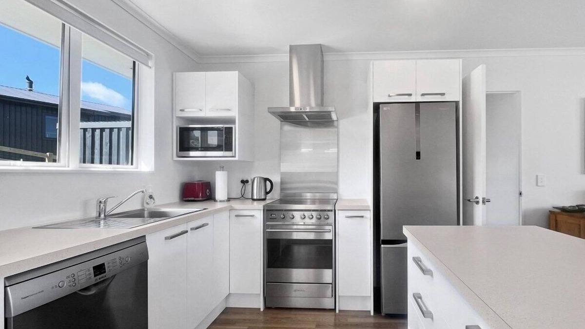 Duvauchelle House | Harbour View 3-Bedroom Retreat