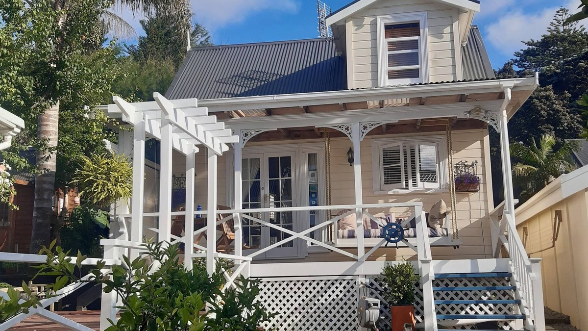 Onehunga Bed & Breakfast | HARBOUR VIEW COTTAGE BOUTIQUE B&B