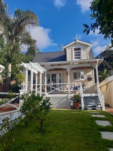 Onehunga Bed & Breakfast | Harbour View Cottage