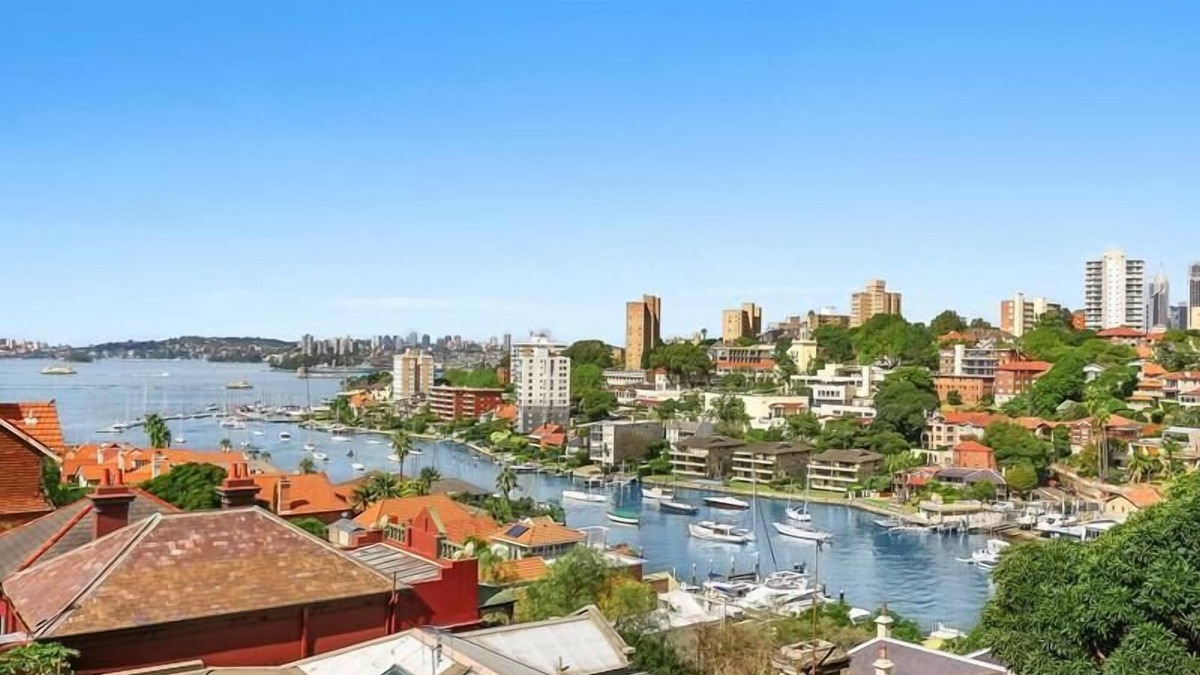 North Sydney Apartment | Harbour Views from North Sydney High Street