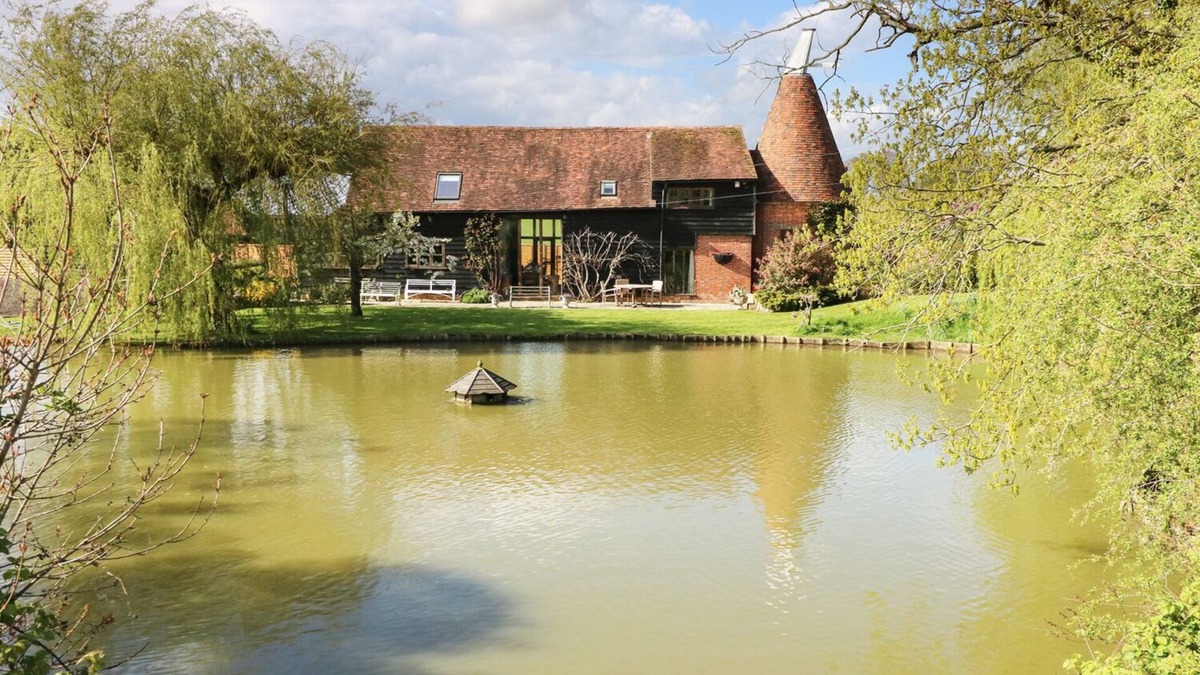 St Michaels Cottage | HARBOURNE OAST, family friendly, with open fire in St Michaels, Kent