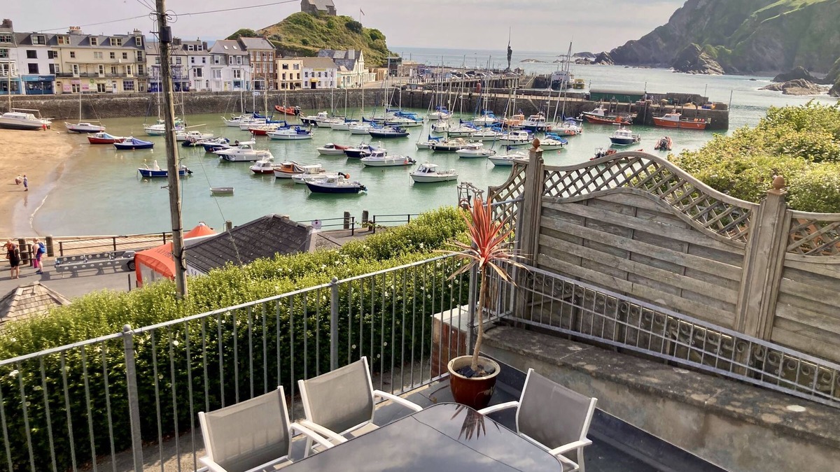 Hele Cottage | Harbourside 19th Century Cottage. Amazing Sea Views, Terrace and Garage Parking