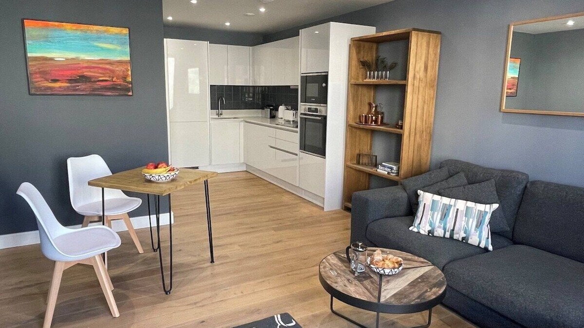 Canon's Marsh Apartment | Harbourside Hideaway - Superb Flat with Terrace