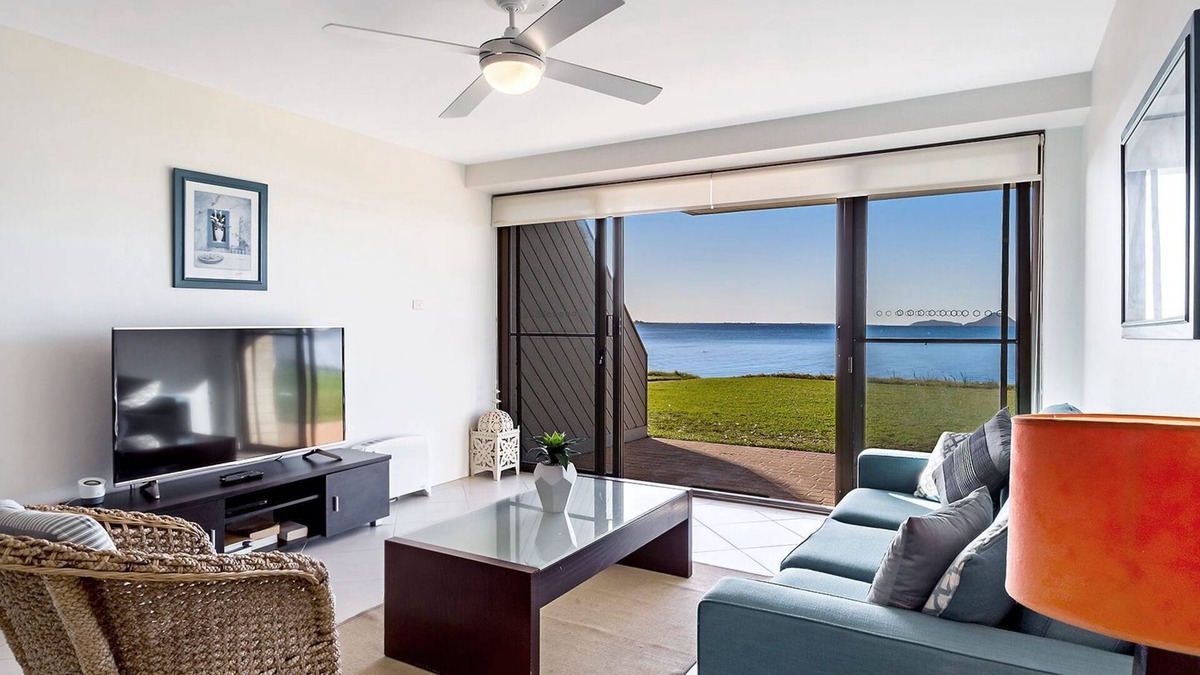 Soldiers Point Apartment | Harbourside, Unit 2/7 Soldiers Point Road - Absolute waterfront unit at Sunrise Beach
