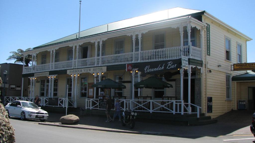 Raglan Hotel | HarbourView Hotel