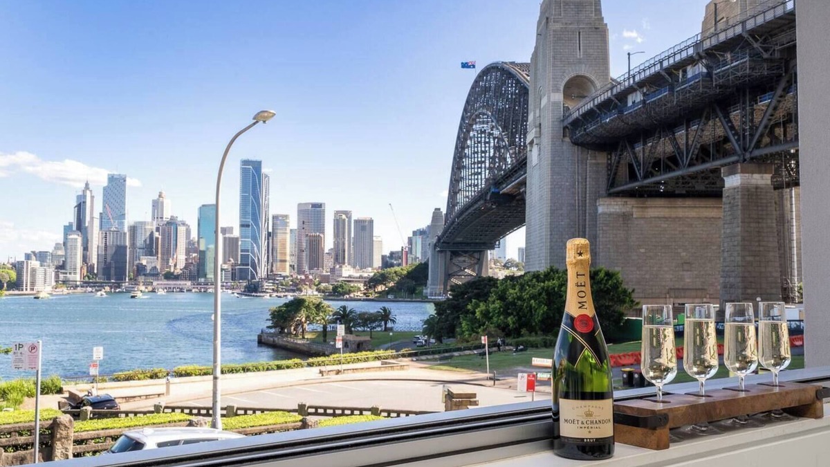 Kirribilli Apartment | 'Harbourview' - The Best Views of the Harbour Bridge & Circular Quay!