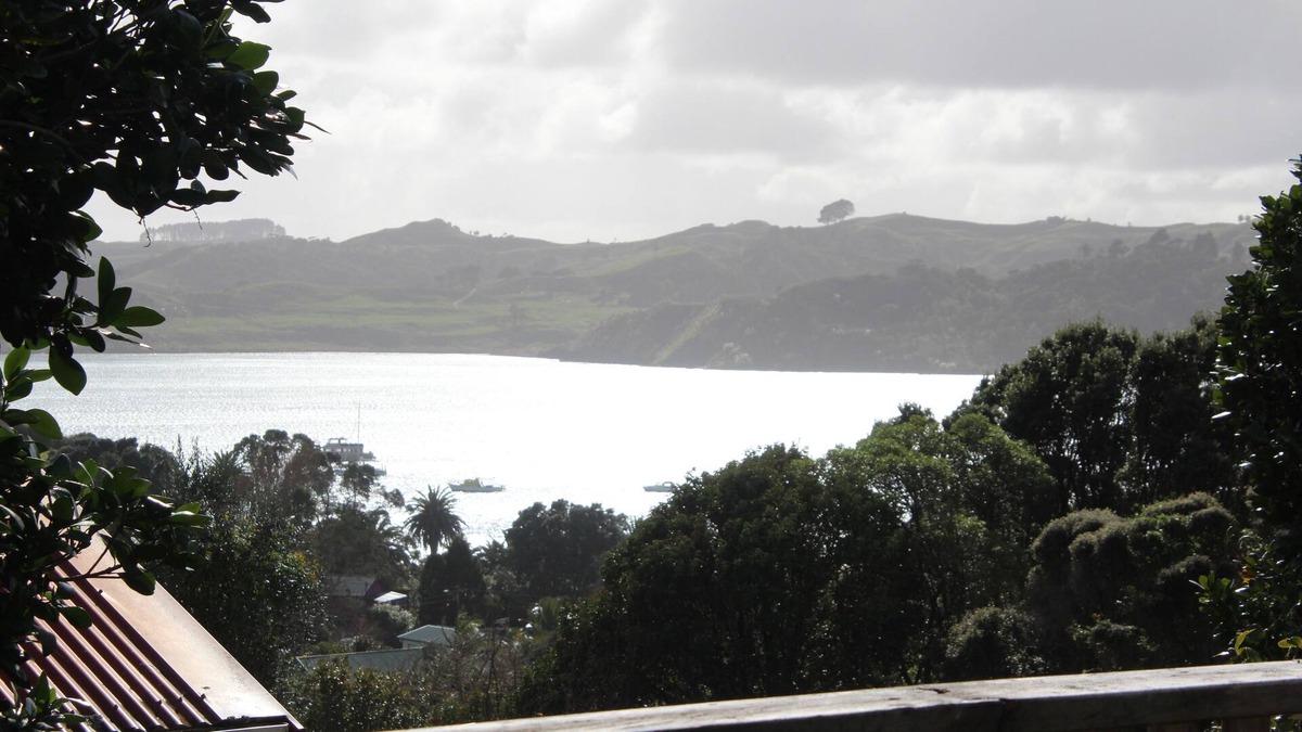 Raglan House | HarbourViews, North Facing and recently renovated.
