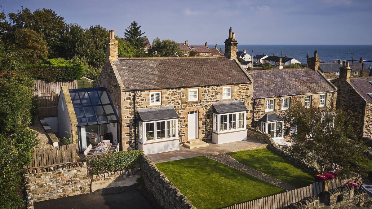 Craster Cottage | Harbourway - a pet friendly that sleeps 8 guests in 4 bedrooms