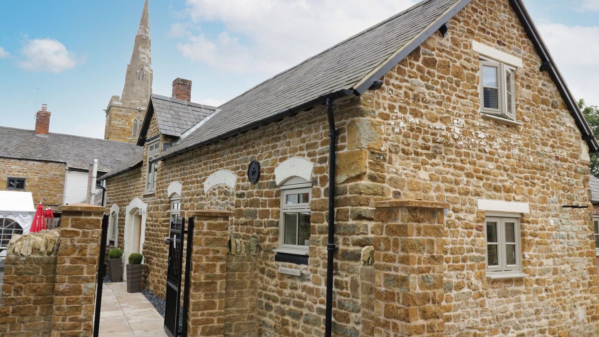 East Norton House | HARD DAY'S NIGHT, pet friendly, with a garden in Tilton On The Hill