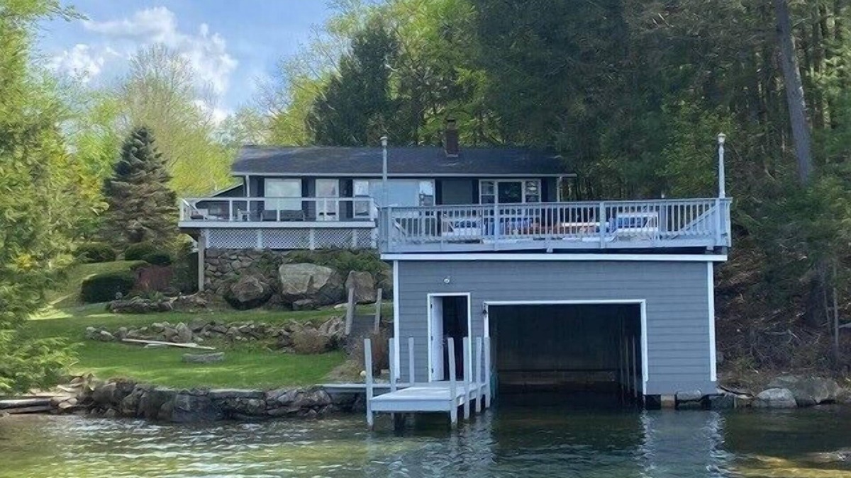 Alton Bay House | Hard to Find Winnipesaukee WF 24ft Dock