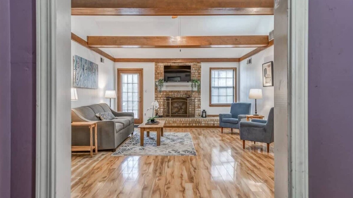 Cordova House | Hardwood Guesthouse