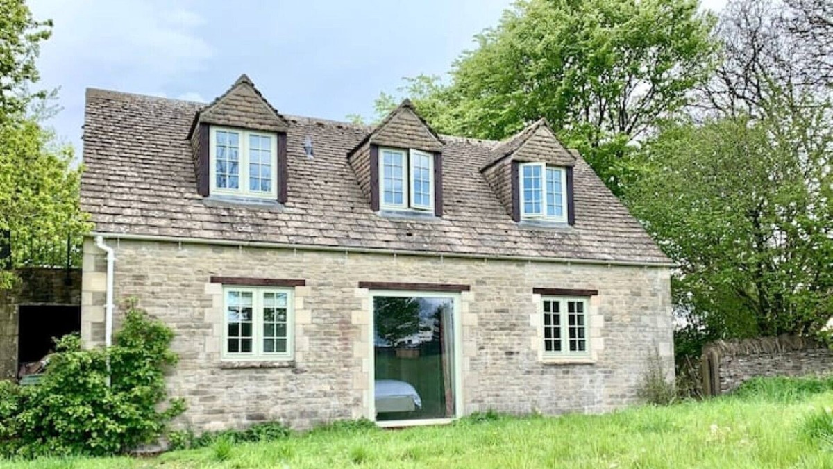 Rendcomb Cottage | Hare's Lodge, a modern cosy Cotswolds retreat with lovely views