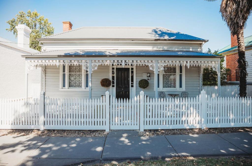 Bendigo House | Hargreaves Cottage - close to CBD