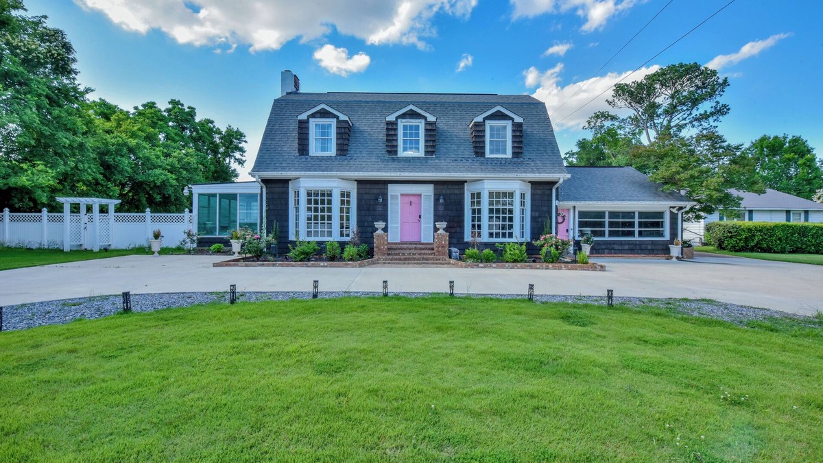 Tuscaloosa House | Hargrove House - Large home with fenced in backyard and close to campus!