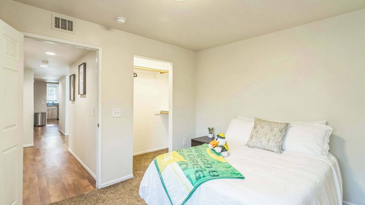 Harlow Apartment | Harlow Flat Near the Oregon Ducks