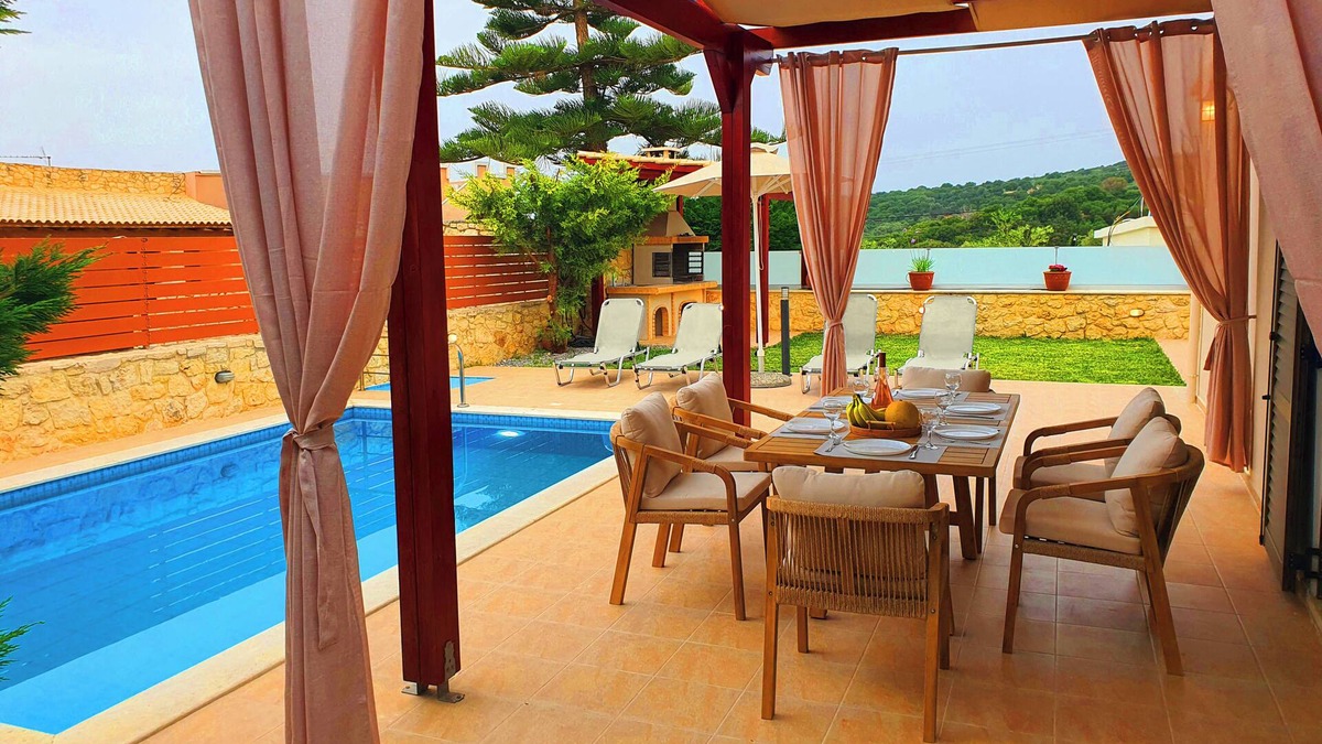 Pikris Villa | Harma Villa with Private Pool