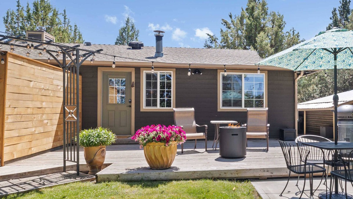 Alfalfa House | Harmony Hills, Couple's Retreat in Bend! Pets OK!