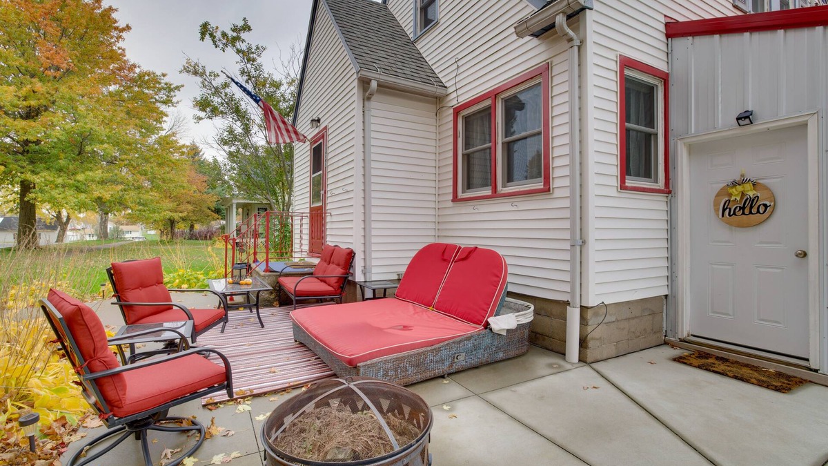 Harmony House | Harmony Home w/Fire Pit: 5 Mi to Niagara Cave!