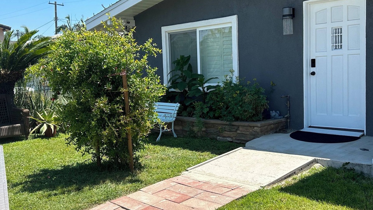 Southeast Anaheim Apartment | Harmony retreat~Near Disney~ConvtCenter~Beach&variety of entertainment optionsnn