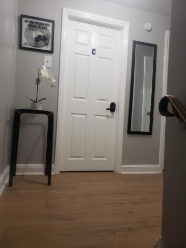 Collingdale House | Harmony Room with private bathroom by the Airport