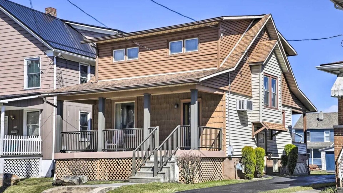 Johnstown House | Harold Hidden Haven - Close to area Hospitals