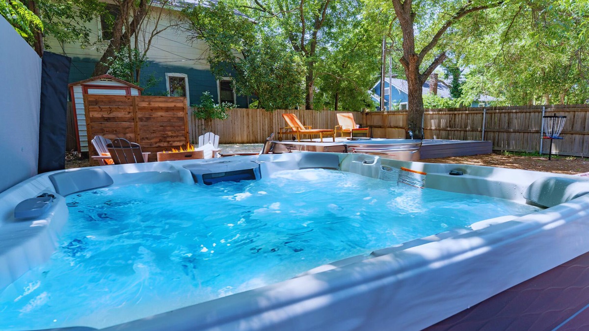 Waco House | Harp Haven: Silos, Pool, Hot Tub, Fire Pit, King Beds & More