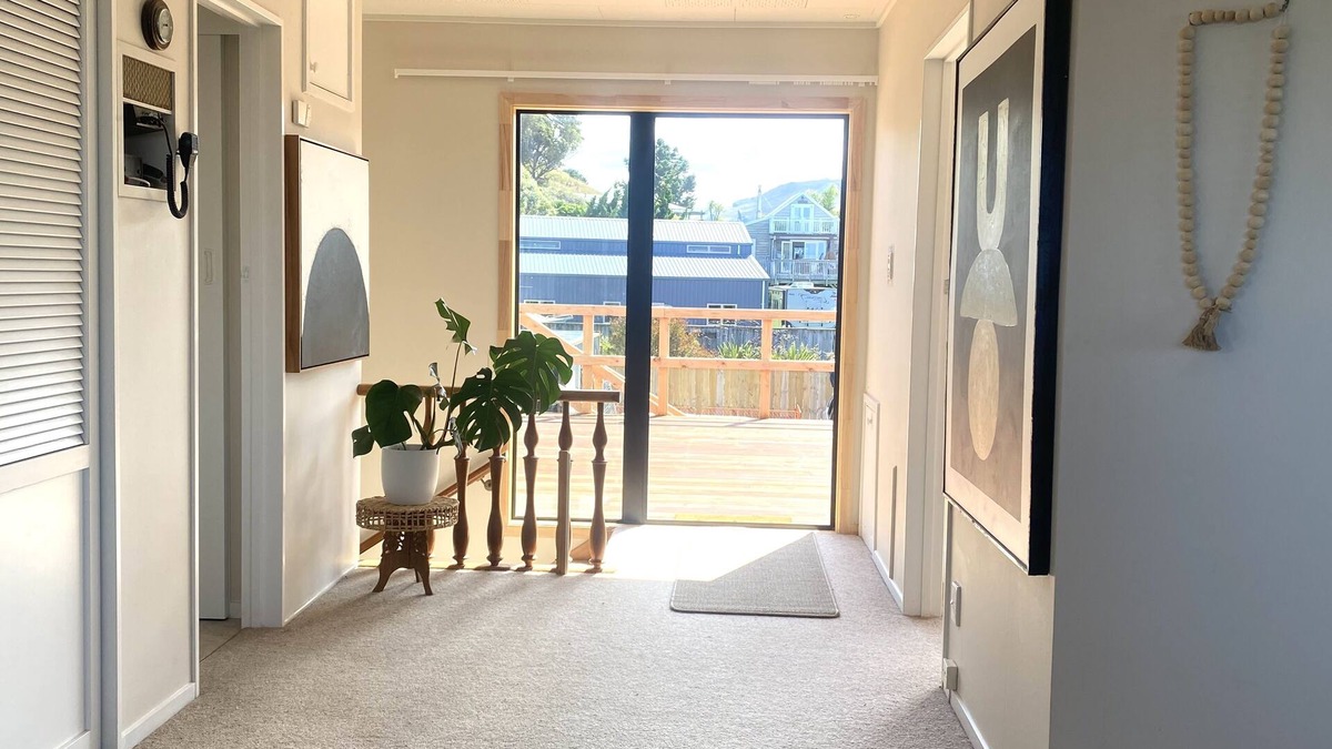 Waimarama House | Harper House - 1 min walk to the beach!