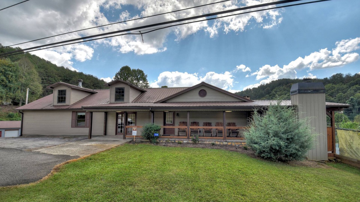 Williamstown House | Harper House | Outdoor Fireplace | Grill | Private Bathrooms