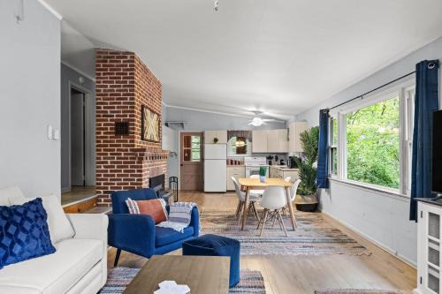 Kabletown House | Harpers Ferry Cottage Hot Tub, WiFi, Dog-Friendly