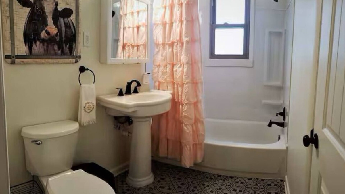 Oneonta House | Harris House - Blocks away from quaint downtown Oneonta, Shopping and Food