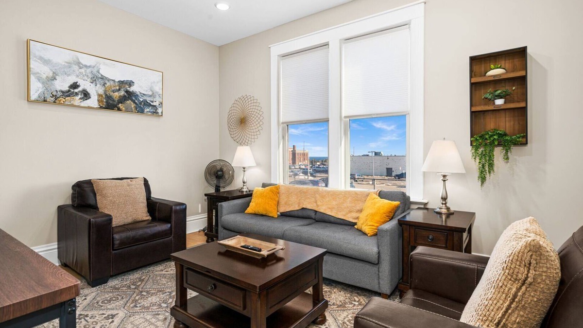 East Hillside Apartment | Harris House | Suite 2 | On Medical Campus