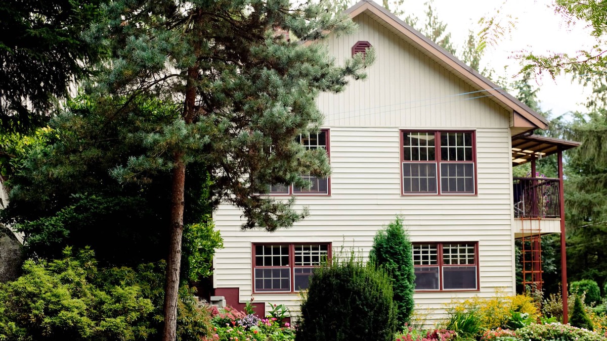 Kent House | Harrison Hot Springs: Vacation Rentals in South Garden
