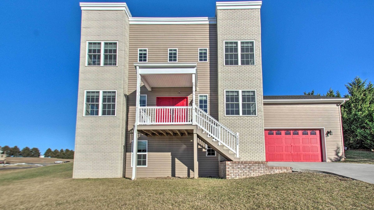 Harrisonburg House | Harrisonburg Retreat w/Hot Tub ~ 2 Mi to JMU