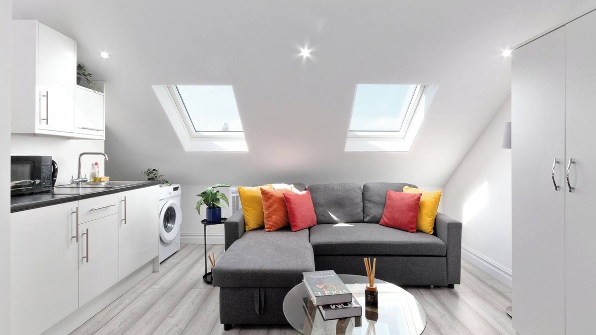 South Harrow Apartment | Harrow Haven Retreat - Modern City Apartment
