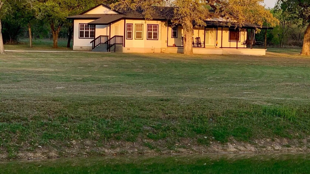 Sutherland Springs Other | Hartfield HousenFarmhouse Retreat on 12 acres