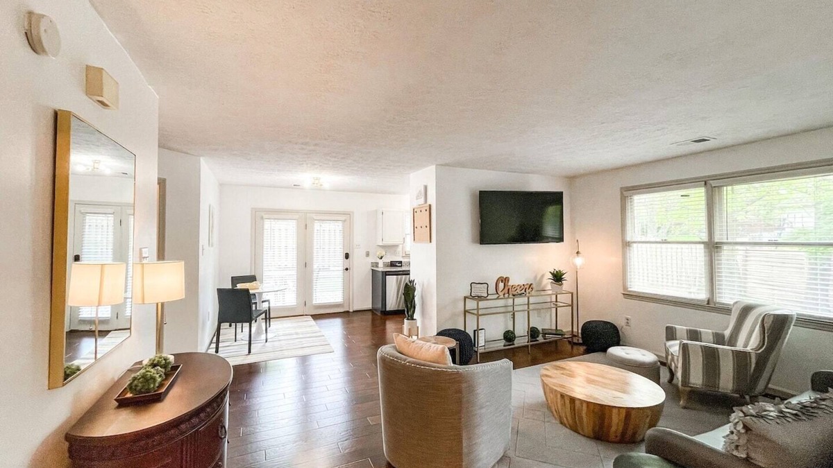 Lexington House | Hartland's Hideaway!