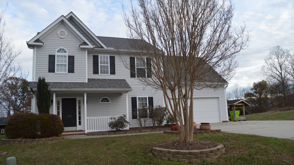 Winston - Salem House | Hartman Casita! Quiet neighborhood.1 king Bed!